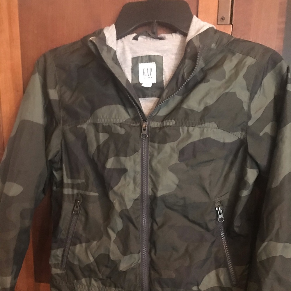 Gap Boys Camo Rain Jacket Windbreaker Size Medium